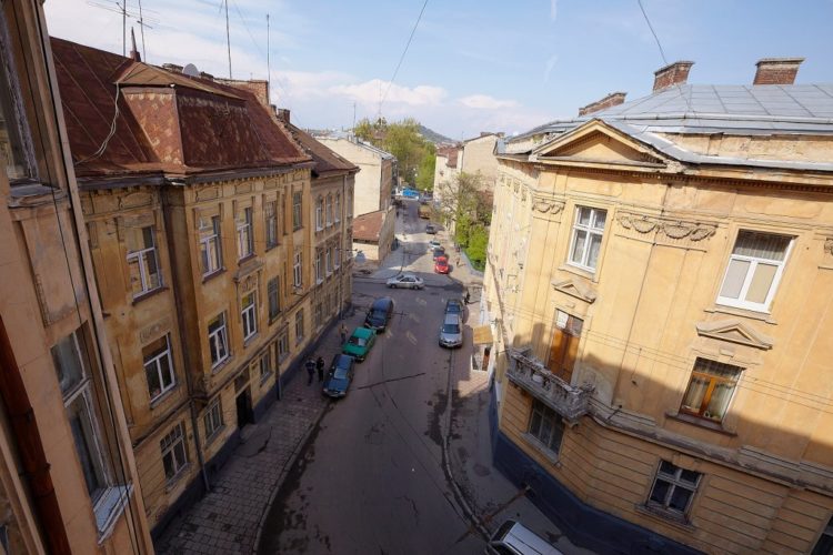 3 – кімнатна квартира по вул. Костомарова