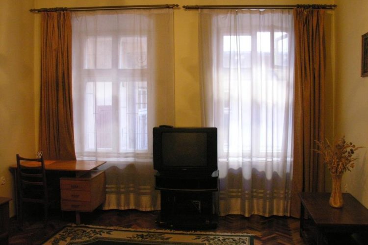 2 – кімнатна квартира по вул. Вірменська