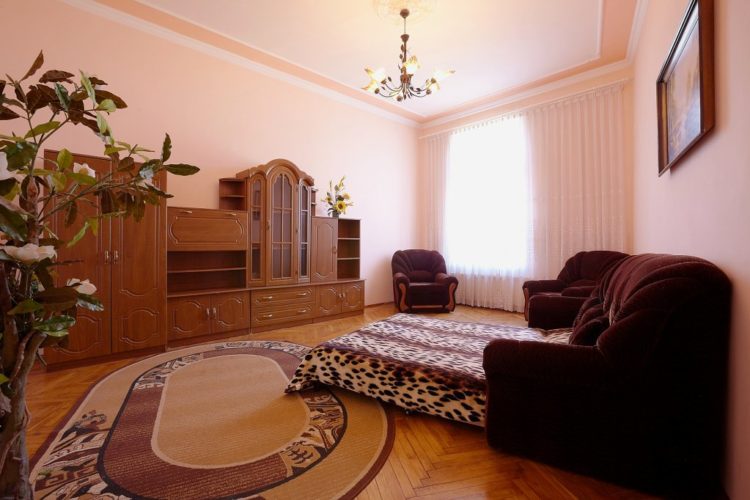 3 – кімнатна квартира по вул. Костомарова